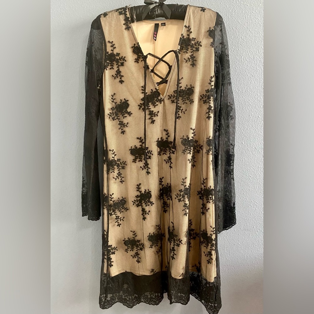 Sheer Black Lace Dress Over Nude Slip Size M in excellent preowned condition